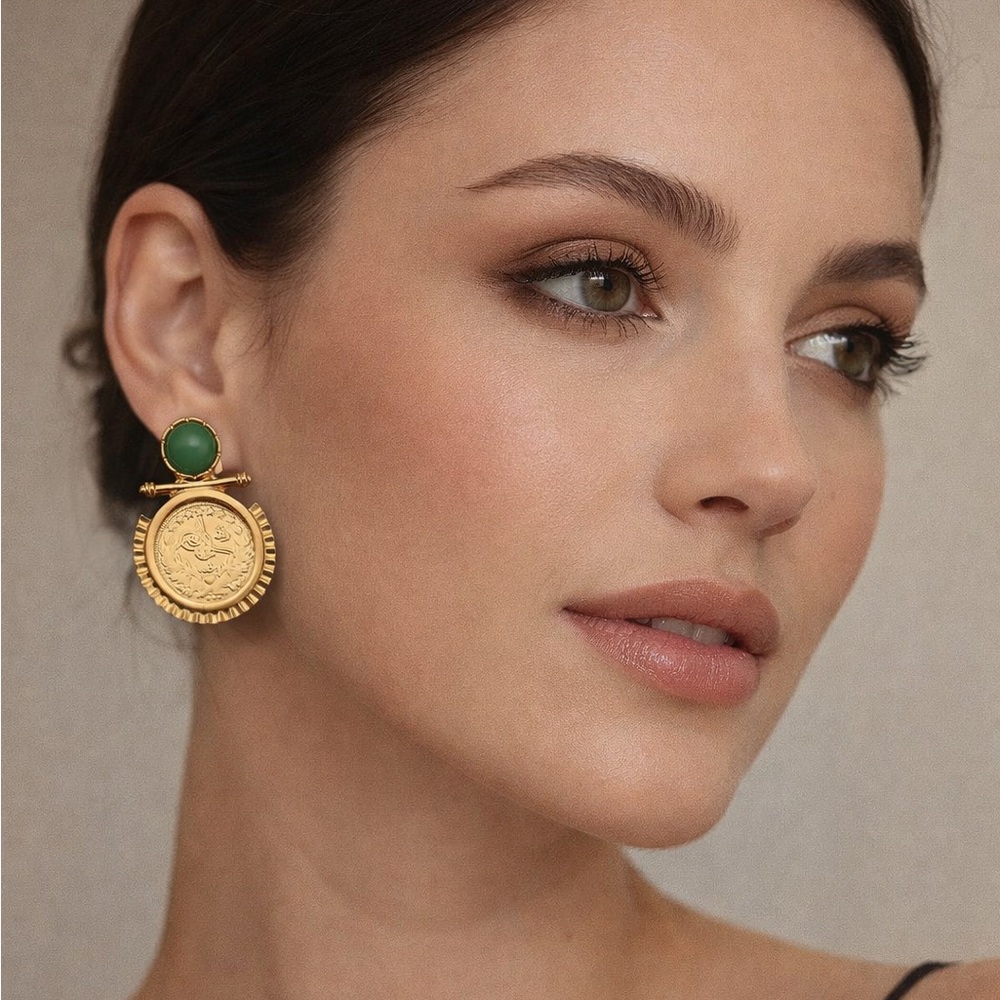 Elegant Gold and Green Earrings R321